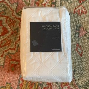 Brand new never used!!! Hudson park collection sham